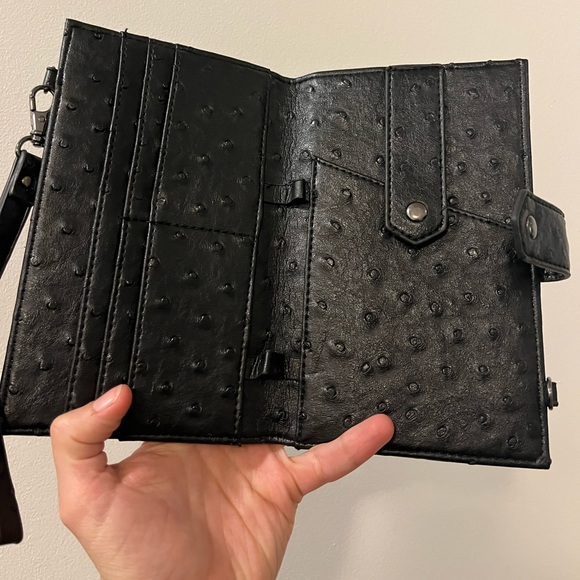 NWT Convertible Portfolio Wallet With Cross Body Attachment - Picture 3 of 4